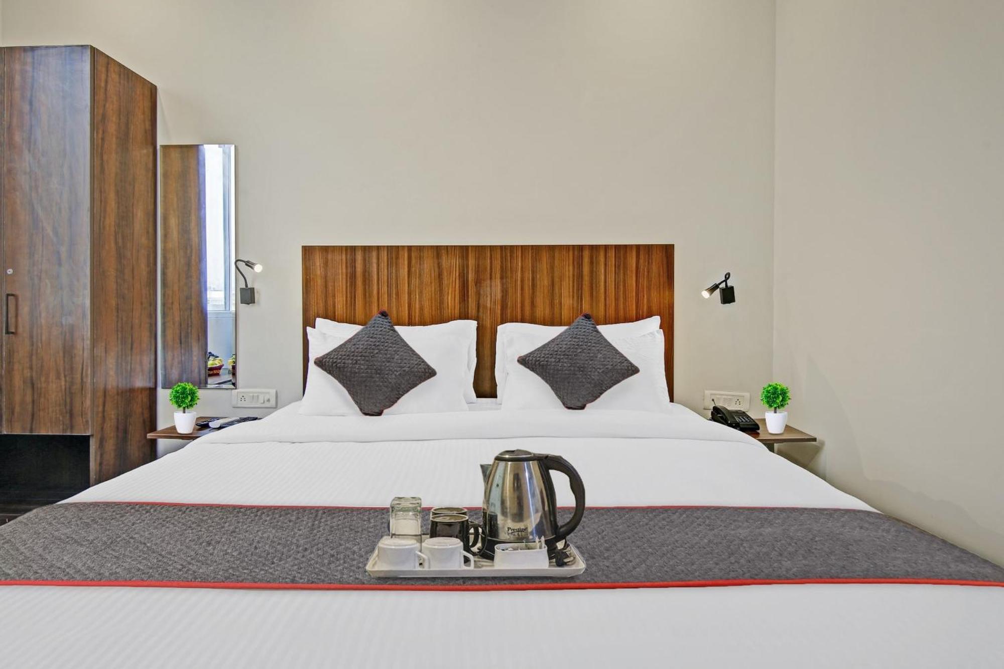 Hotel Townhouse Golden Frame Ghaziabad Exterior foto