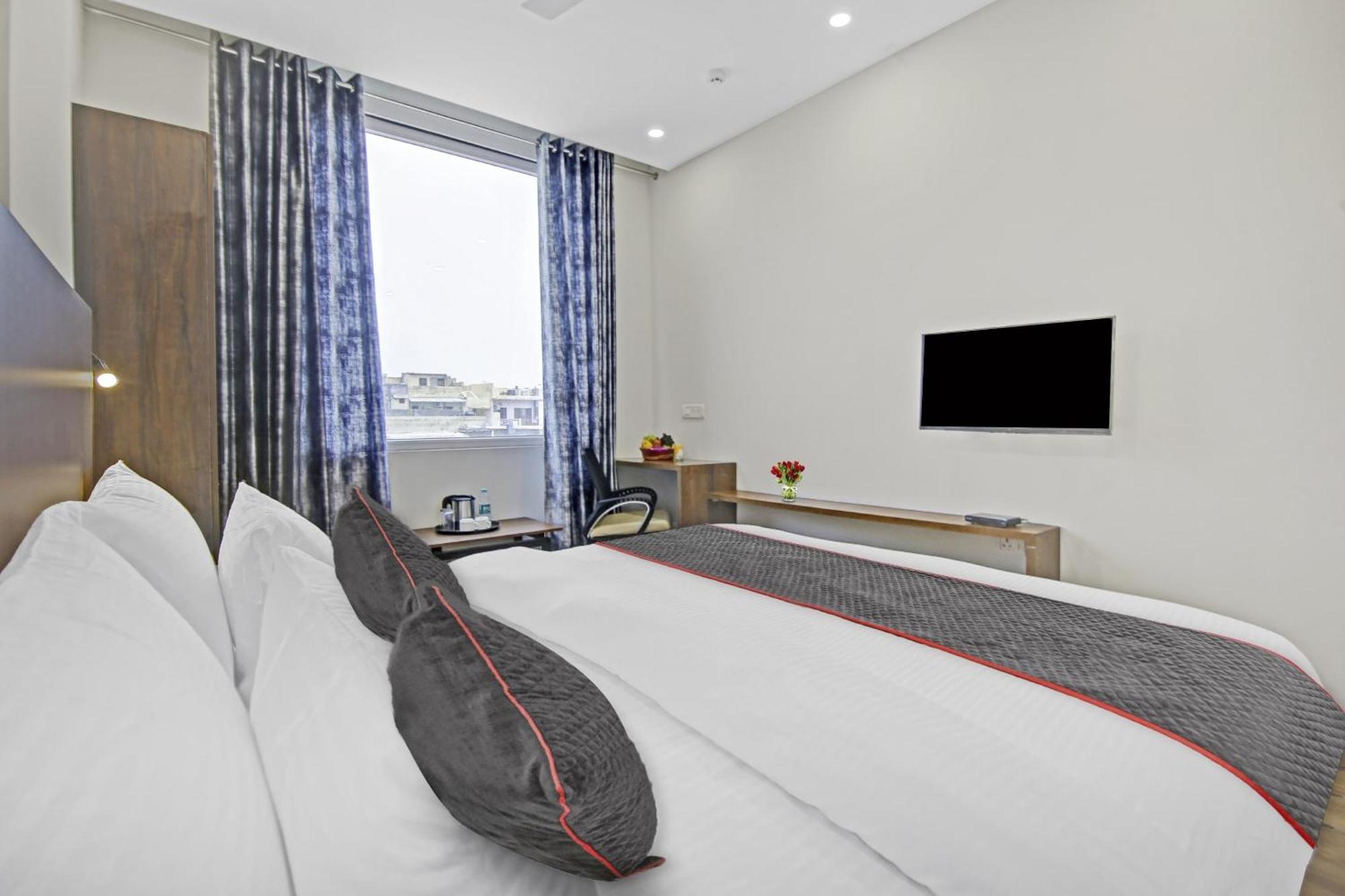 Hotel Townhouse Golden Frame Ghaziabad Exterior foto